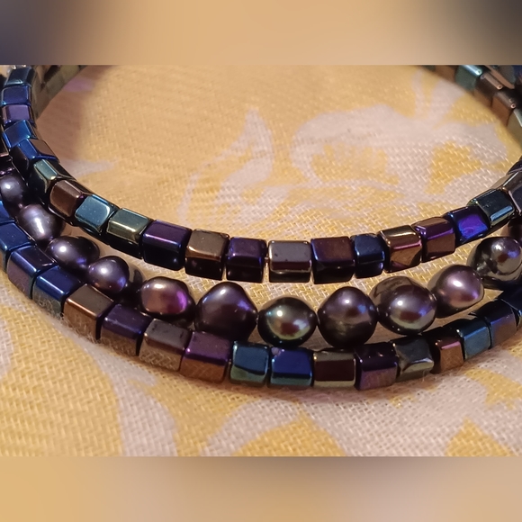 NATURAL PEARL & HEMATITE TRIPLE STACK MEMORY BRACELET - Picture 2 of 3